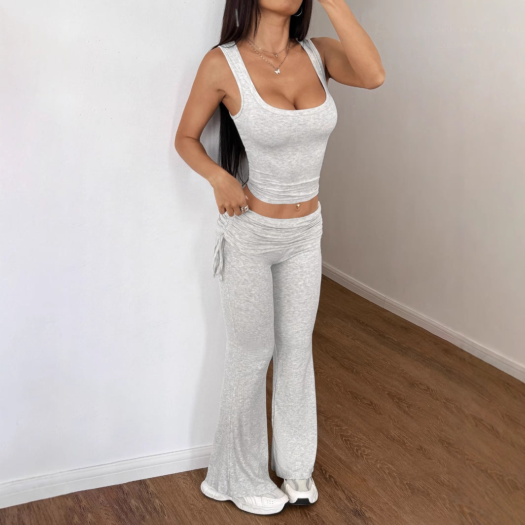 Damen Legere Sportbekleidung mit figurformendem Oberteil und weiten Hosen Echo Archiv