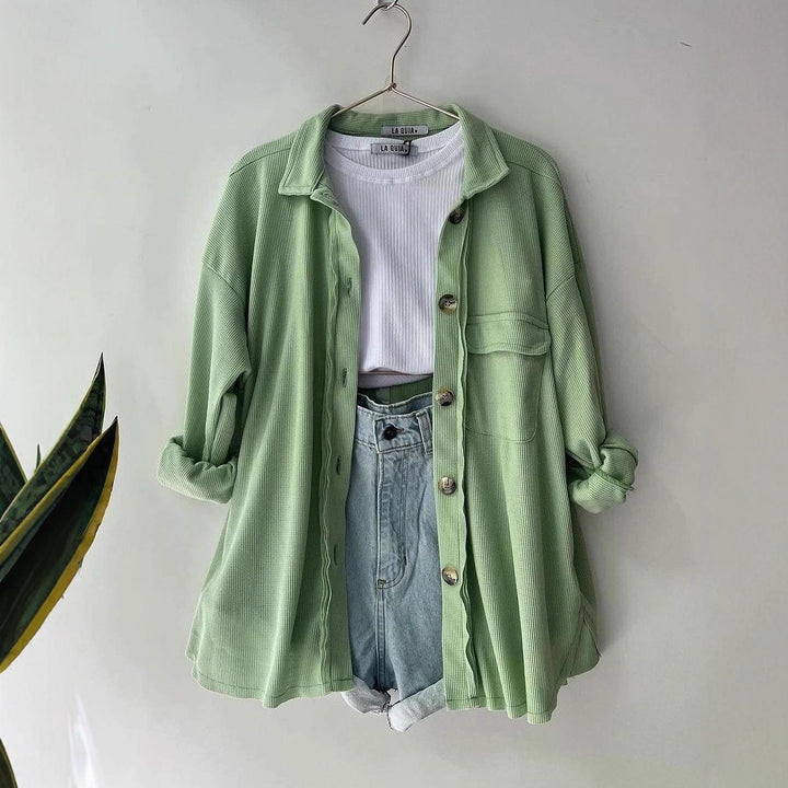 Damen Oversized Cordhemdjacke aus Breitcord mit Brusttasche und Holzknöpfen Echoarchiv