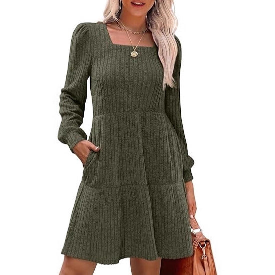 Damen Gestricktes A‑Linien‑Minikleid mit quadratischem Ausschnitt, Stufenrock und Eingrifftaschen – Élara