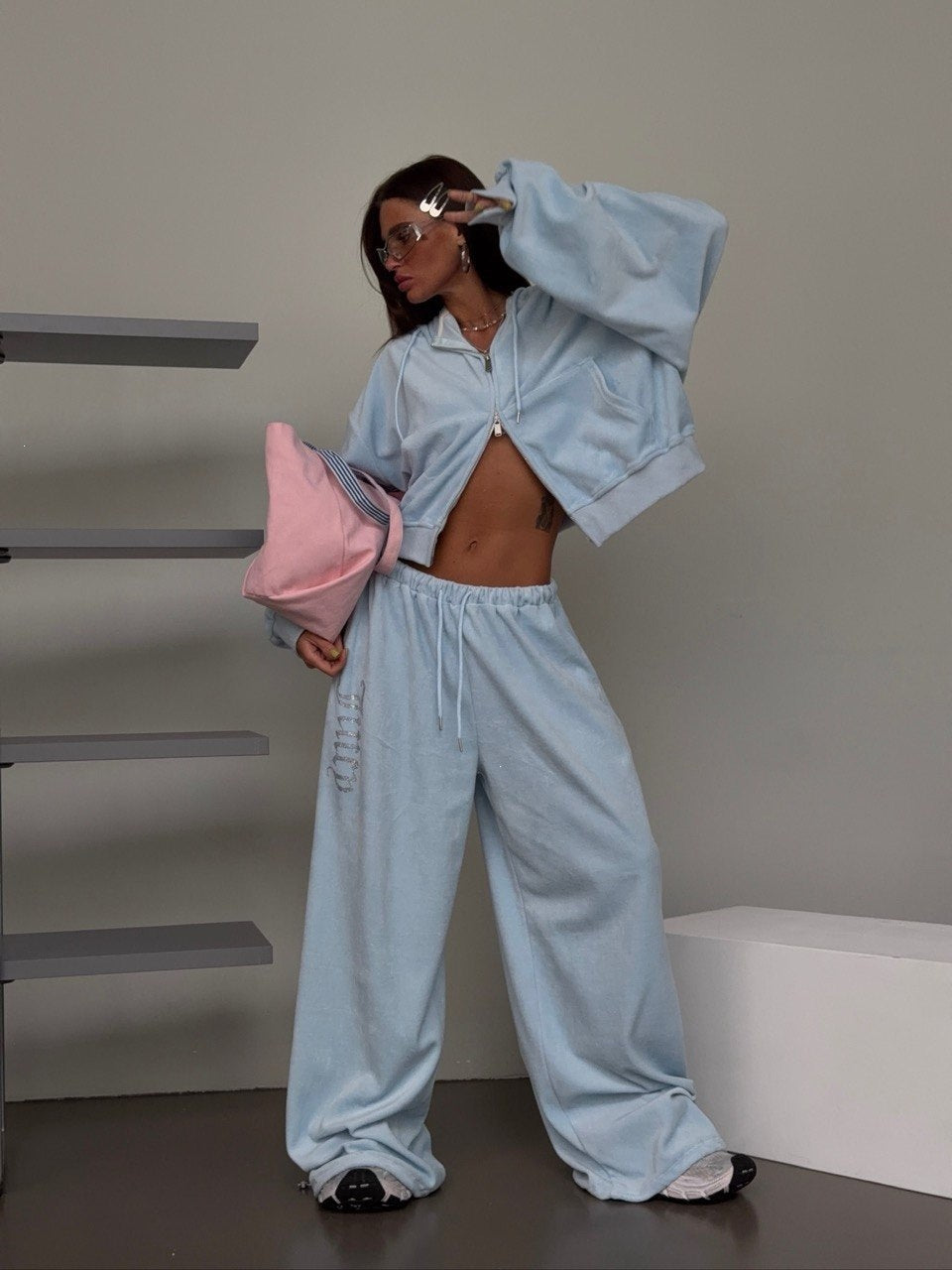 Damen Sweatblazer und Oversize-Jogginghose Echoarchiv