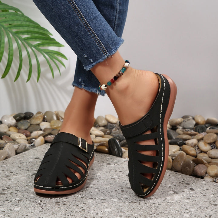 Damen Slipper‑Sandalen mit geschlossener Zehenkappe, Cut‑Out‑Design und verstellbarer Schnalle – Lioré