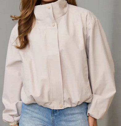 Damen Modische und bequeme Übergangsjacke – Célinea