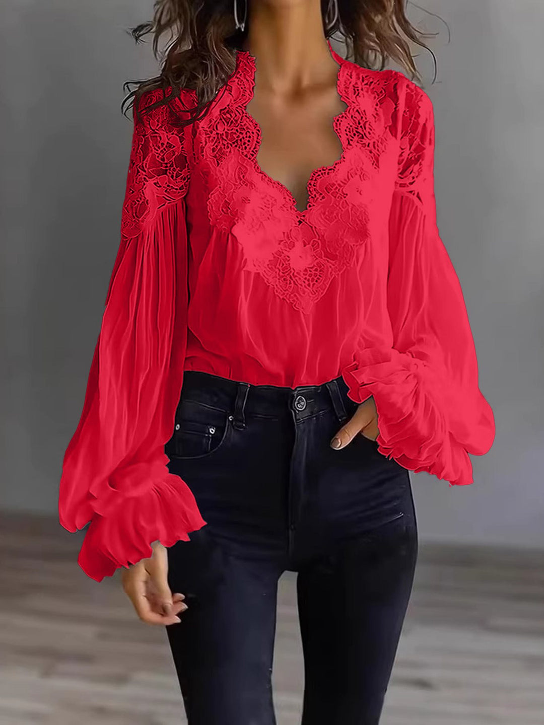 Damen Chiffon-Bluse mit Spitzen-V-Ausschnitt und weiten Plissee-Ärmeln Echo Archiv