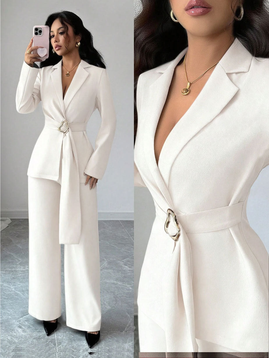 Damen Elegantes Blazer-Kostüm mit Taillengürtel Echo Archiv