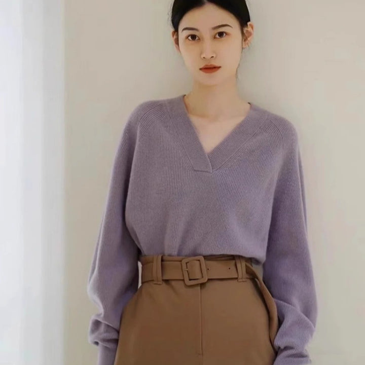 Damen Lockerer V‑Ausschnitt-Pullover aus feinem Rippenstrick mit überschnittener Schulter Echoarchiv