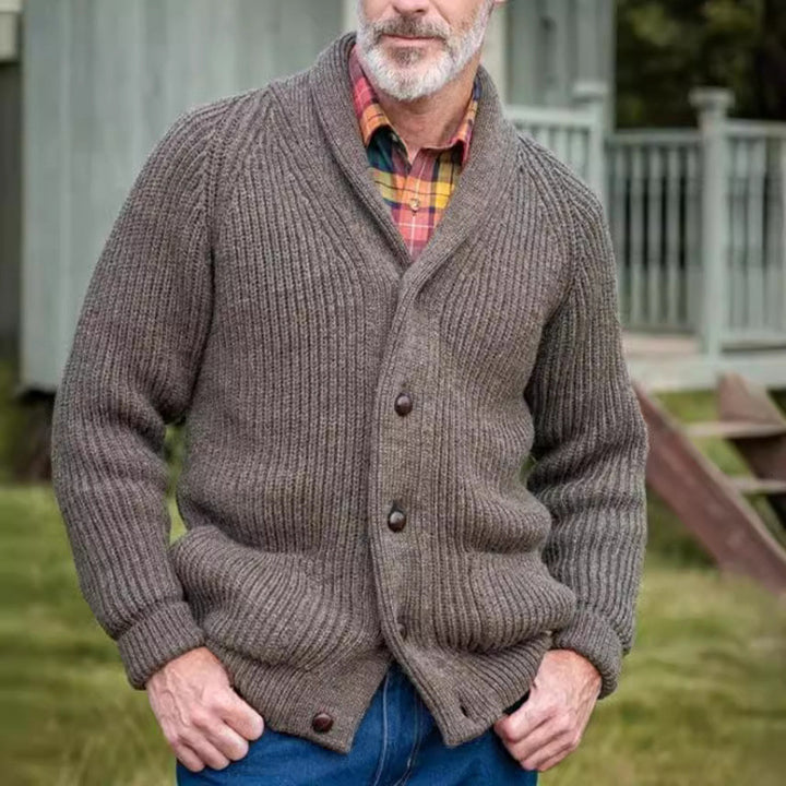 Herren grob gestrickter Cardigan mit praktischen Taschen und modernem V-Ausschnitt Echoarchiv