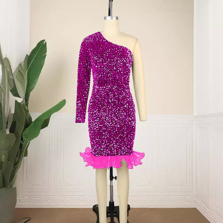 Damen Glamouröser Abendkleid mit funkelnden Pailletten und Rüschenabschluss Echo Archiv