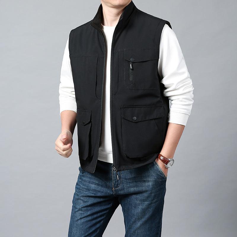 Herren Funktionsweste im urbanen Utility‑Stil mit Organizer‑Taschen und Stehkragen Echo Archiv