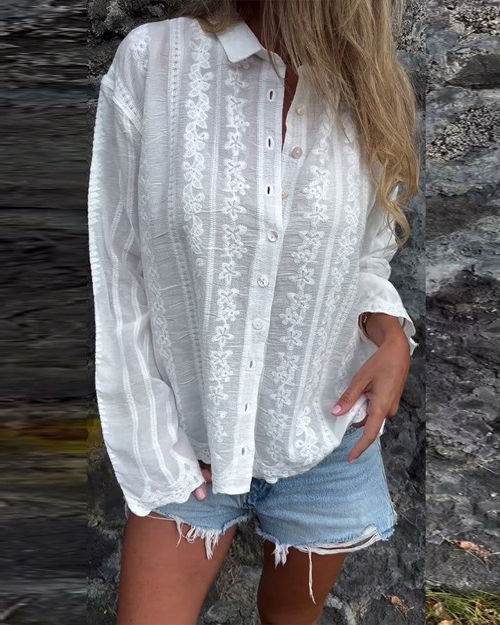 Damen nan bestickte Hemdbluse mit floraler Ajour-Stickerei, Perlmuttknopfleiste und legerer Oversize-Passform Echo Archiv