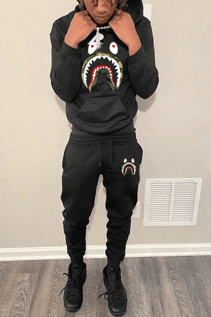 Herren Sweatshirt und Jogginghose Set mit auffälligem Haifischmotiv Echoarchiv
