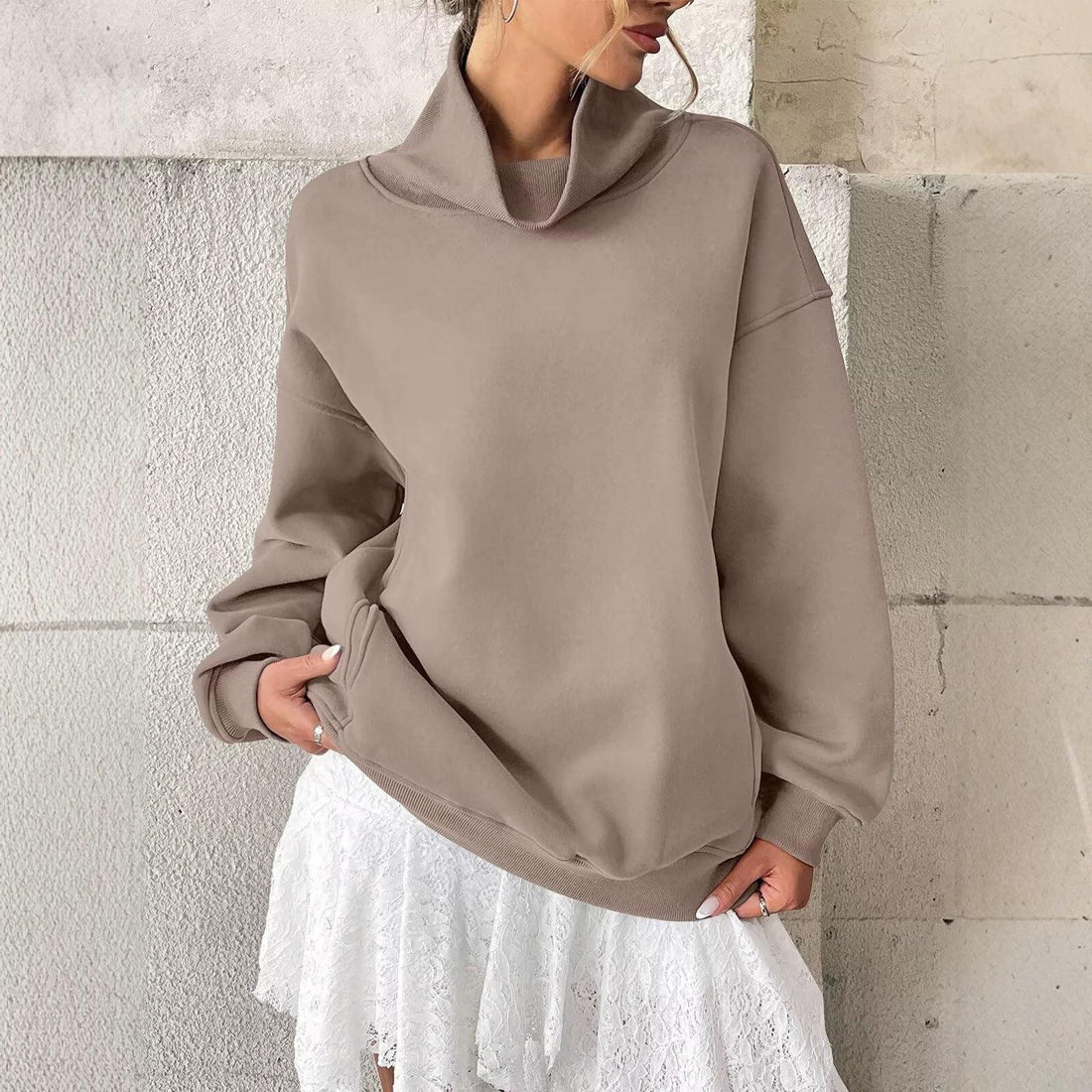 Damen Lässiges Oversize-Sweatshirt mit Schlauchkragen und Kängurutasche Echo Archiv