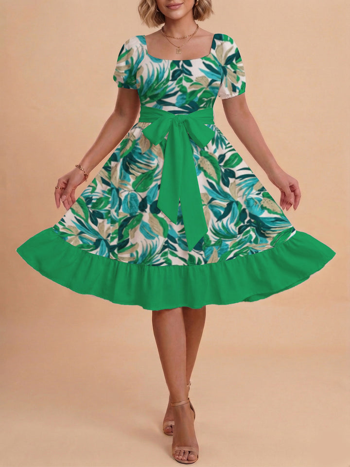 Damen Kleid mit tailliertem Schnitt und verspieltem Blumenmuster Echo Archiv