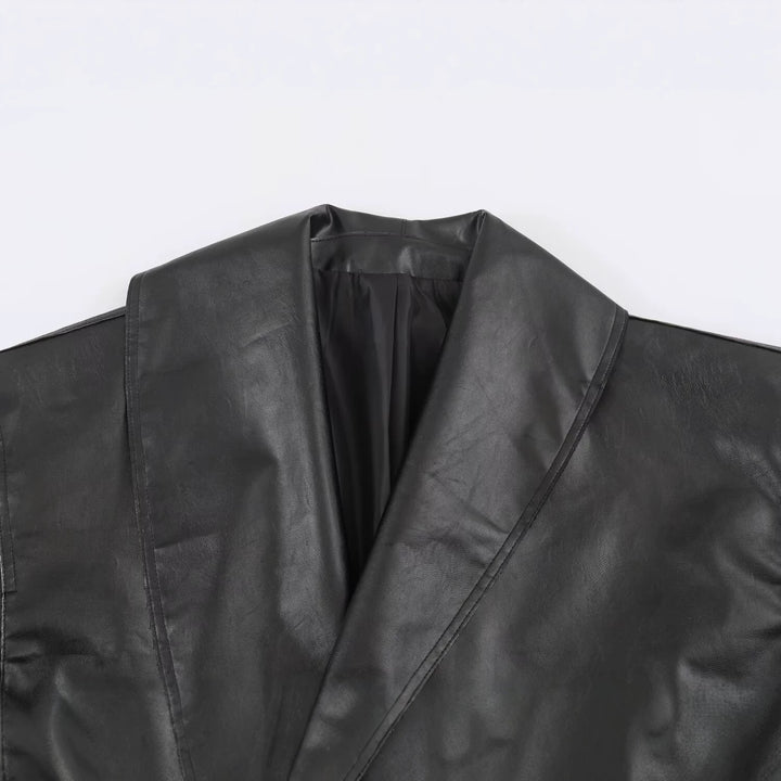 Damen Kurzer Kunstleder-Blouson mit übergroßem Schalkragen und Taillenriemen Echo Archiv
