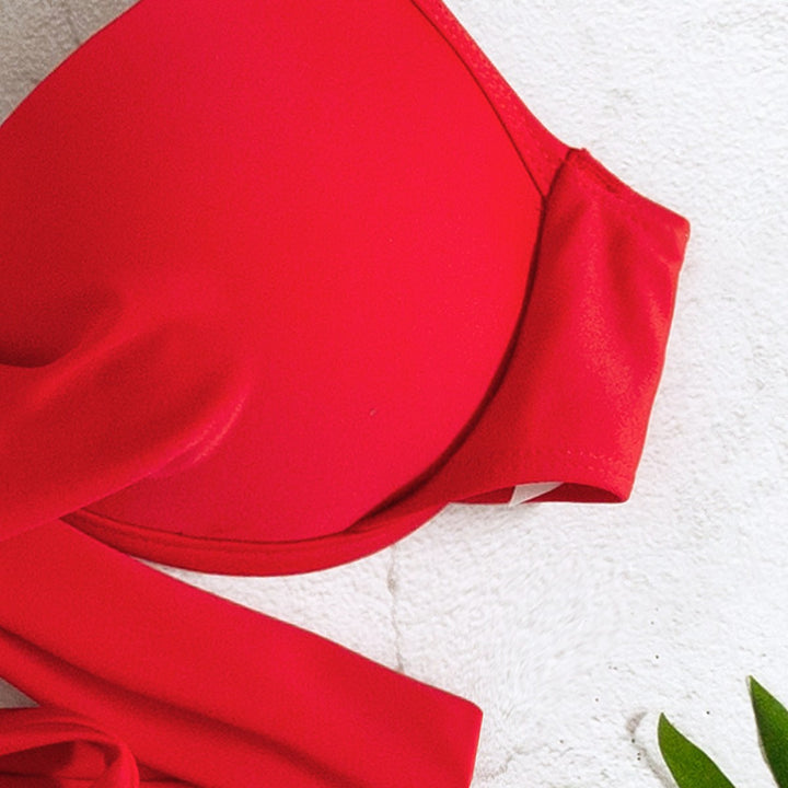 Damen Bikini-Oberteil mit verspieltem Knoten und elegantem Design Echo Archiv