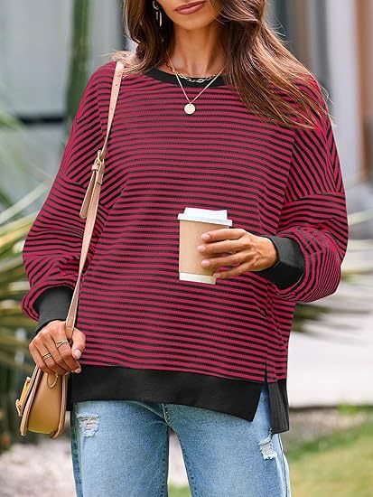 Damen Gestreifter Oversize-Sweater mit Rundhalsausschnitt und Seitenschlitzen Echo Archiv