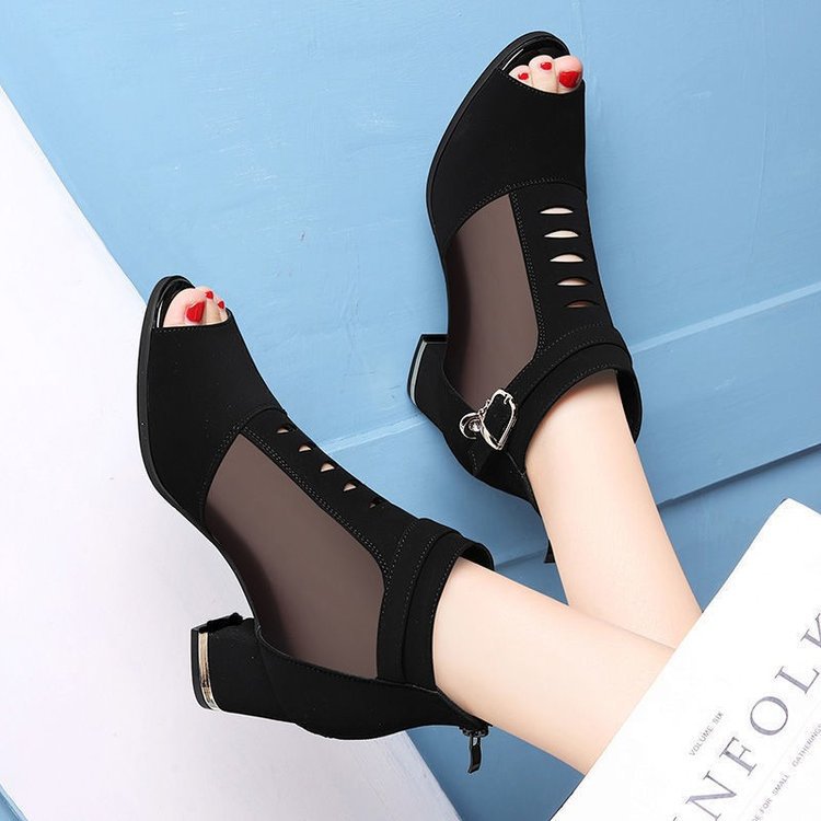 Damen nan Peep-Toe Stiefelette mit transparenten Mesh-Einsätzen, Cut-Out-Details, Zier-Schnalle und mittlerem Blockabsatz Echo Archiv