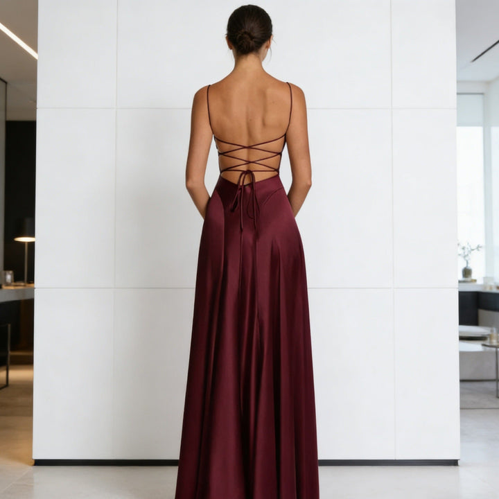 Damen Elegantes satin Abendkleid mit tailliertem Schnitt und schmalen Trägern Echoarchiv