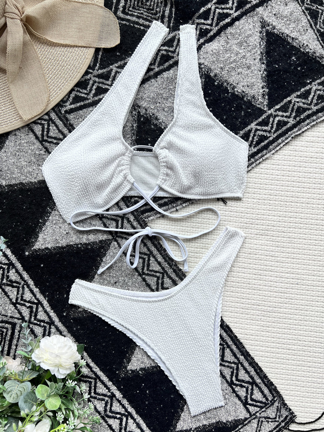 Damen Trendiger Monokini mit asymmetrischem Schnitt und raffiniertem Ringdetail Echo Archiv