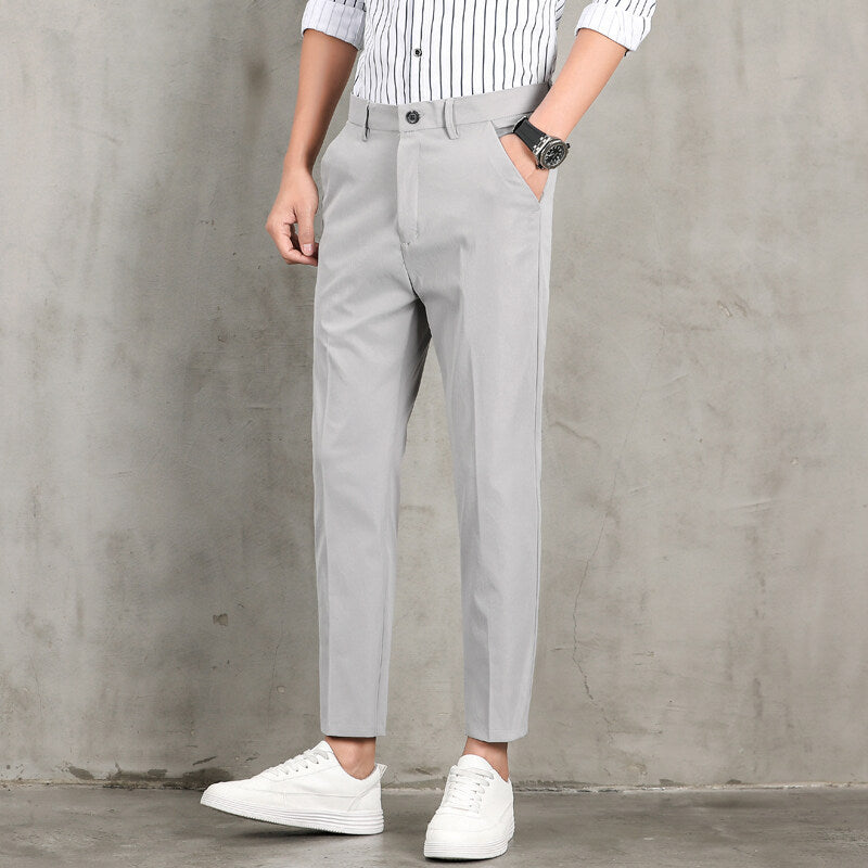 Herren moderneChinohose mit slim fit Schnitt und praktischen Seitentaschen Echoarchiv