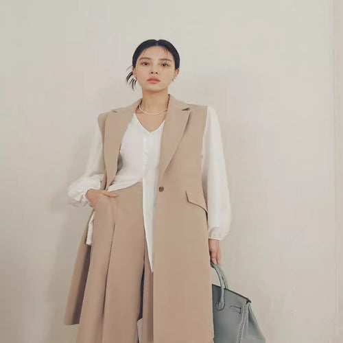 Damen Ärmellose Longweste im Tailoring mit Pattentaschen und einreihiger Knopfleiste Echoarchiv