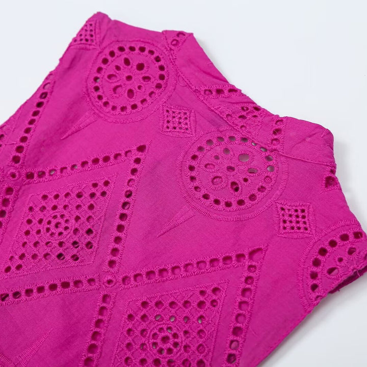 Damen Ärmelloses Baumwoll-Broderie Kleid mit Stehkragen, Knopfleiste und Stufenvolant Echoarchiv