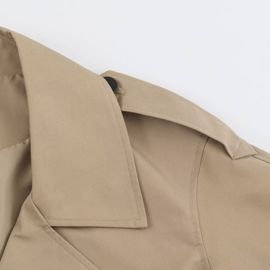 Damen Kurzblouson im Trenchstil mit kastiger Silhouette und doppelreihiger Knopfleiste Echo Archiv