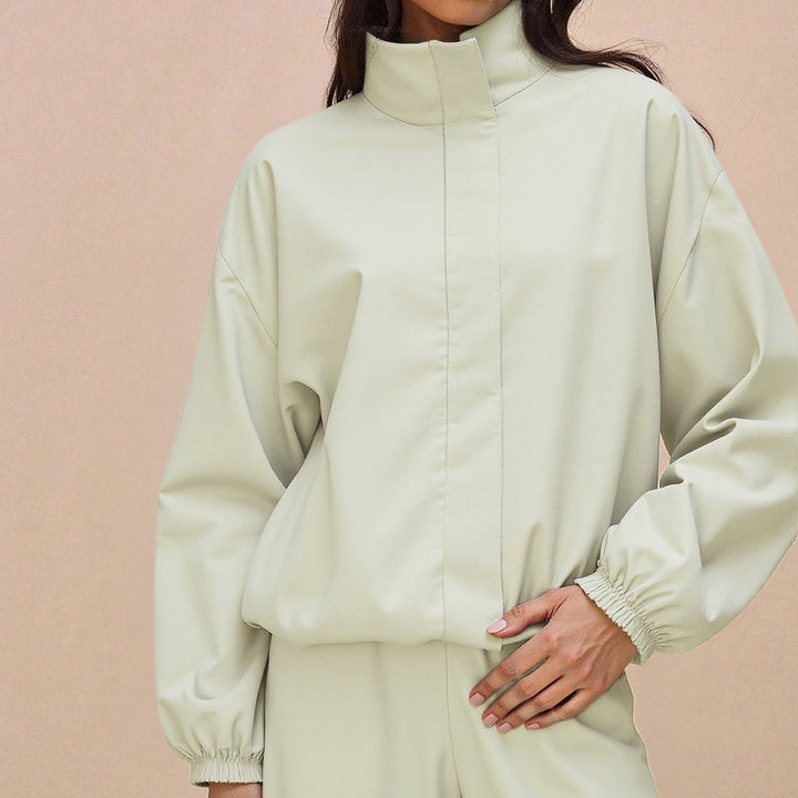 Damen Oversize-Trainingsset mit Stehkragen Ballonärmeln und weiten Kordelhosen – Avérine