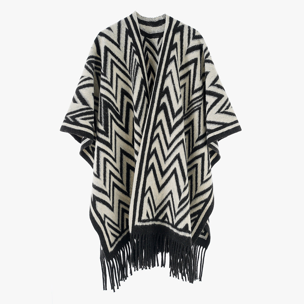Damen Großer Fransenponcho im Oversize‑Cape mit geometrischem Zickzack‑Jacquard Echo Archiv