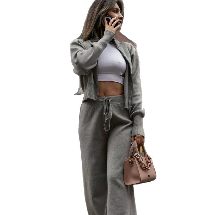 Damen nan gestricktes Loungewear-Zweiteiler mit kurzem Reißverschluss-Cardigan und weitem Highwaist-Hosenbein Echo Archiv