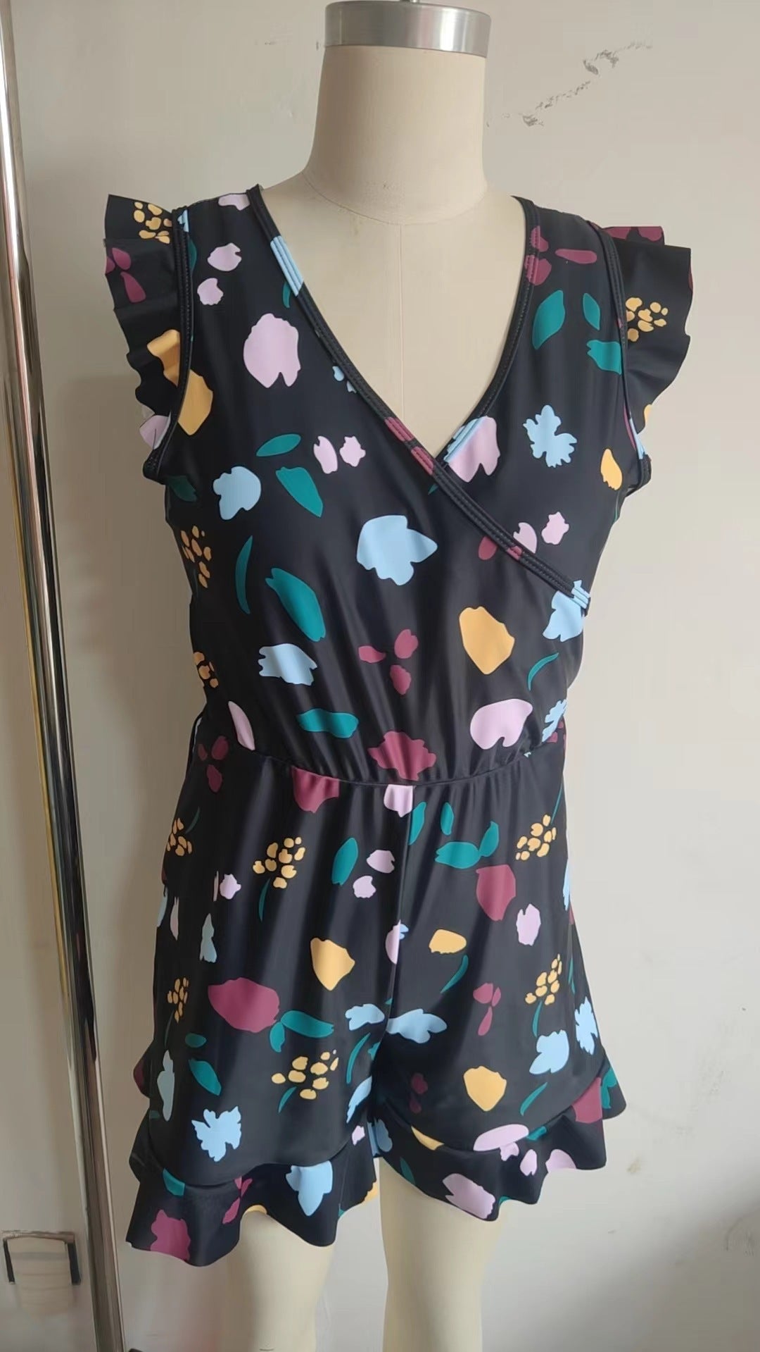 Damen Freizeit Overall mit floralem Design Echo Archiv