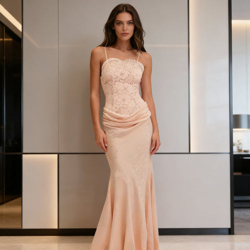 Damen Elegantes Abendkleid mit Spitzenoberteil und schwingendem Rock Echo Archiv