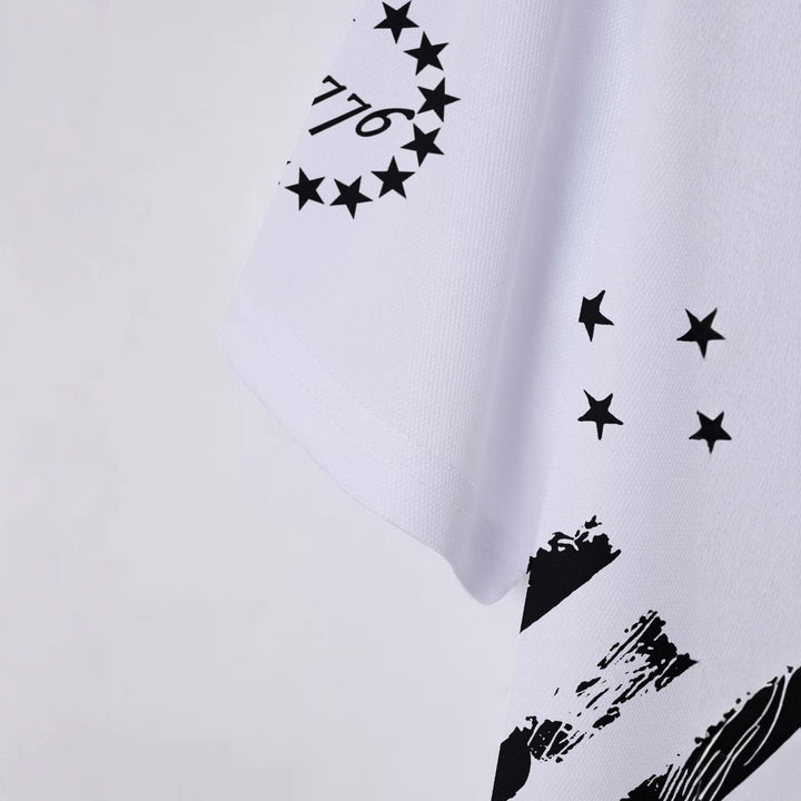Herren Poloshirt mit patriotischem Print Echoarchiv