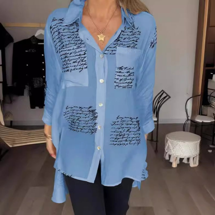 Damen Oversize Hemd Bluse aus leichtem Chiffon mit Text-Patch-Druck und aufgenähter Brusttasche Echoarchiv