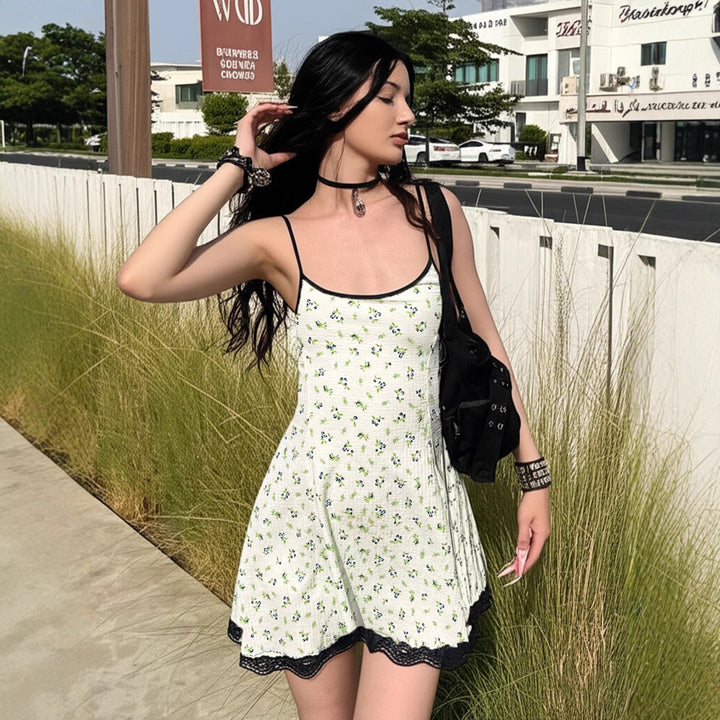 Damen Sommerliches Spaghetti-Trägerkleid mit floralen Mustern und Spitzenbesatz Echo Archiv