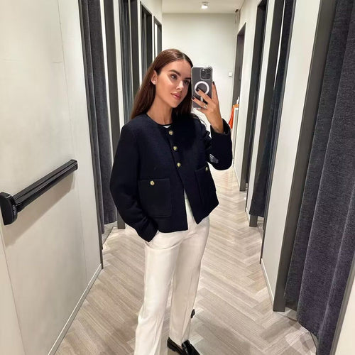 Damen kurz geschnittene Tweedjacke mit Boucléstruktur, rundem Ausschnitt und dekorativen goldknöpfen – Célinea