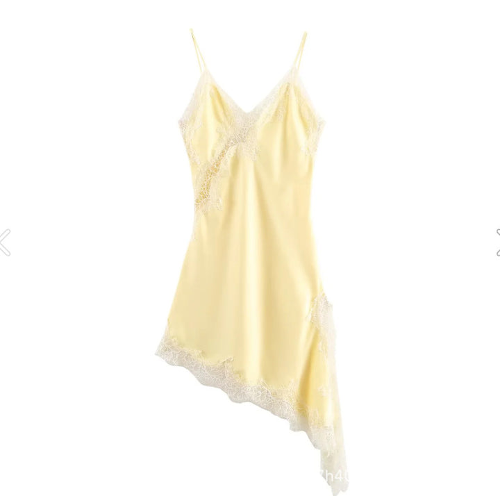 Damen verführerisches Spitzen-Nachtkleid mit asymmetrischem Saum Echo Archiv