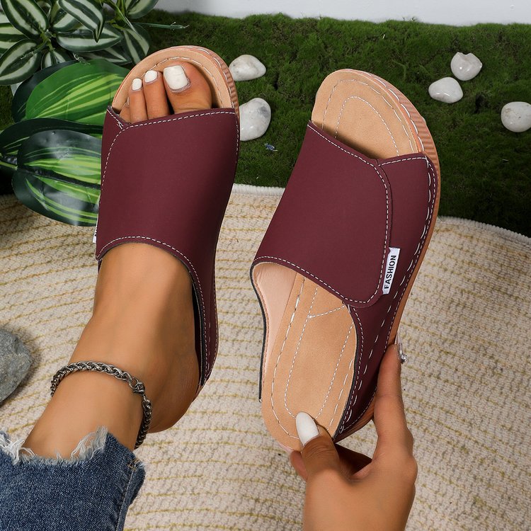 Damen Offene Zehen-Pantoletten mit Soft‑Suede‑Obermaterial, verstellbarem Klettverschluss und dämpfender Keilsohle – Lioré