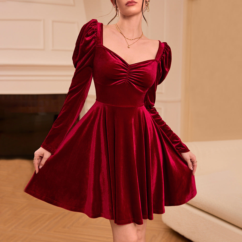 Damen Samt-Kleid mit Herz-Ausschnitt, gerafftem Bustier und Tellerrock – Élara