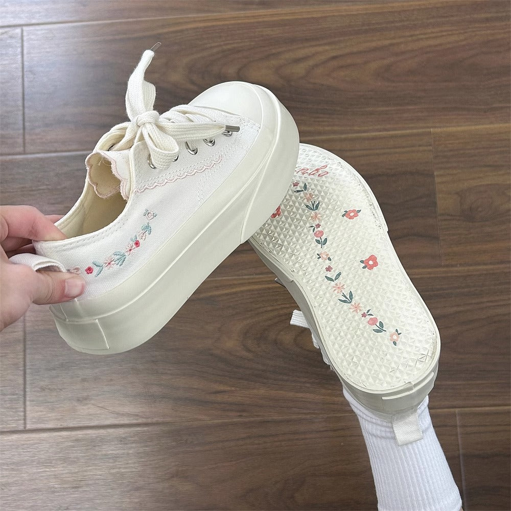 Damen Sneakers mit verspielten Applikationen und elastischer Sohle Echo Archiv