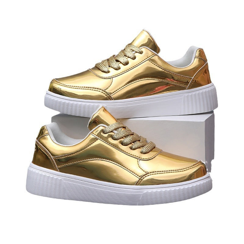 Damen nan niedrig geschnittener Sneaker mit spiegelnder Lackoberfläche, gepolstertem Schaft und erhöhter Laufsohle mit Rillenprofil Echo Archiv