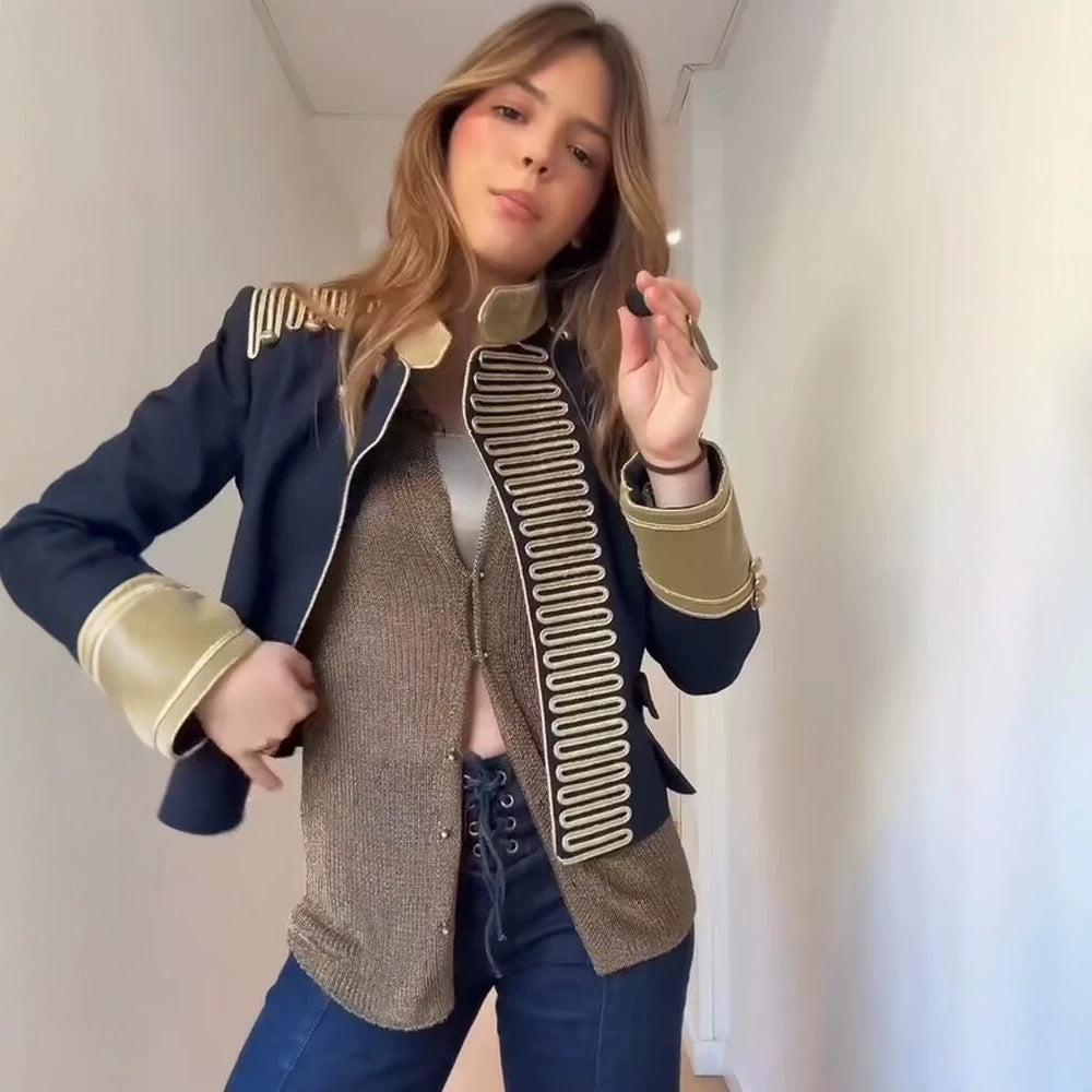 Damen Militärisch inspirierte kurze Gala-Jacke mit Goldverzierung Echoarchiv
