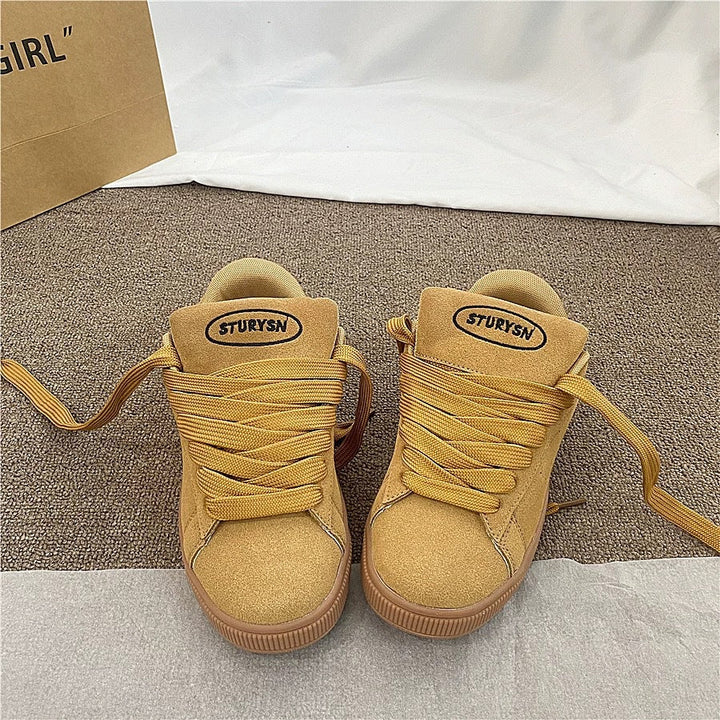 Damen Sneakers aus weichem Wildleder mit rutschfester Gummisohle Echo Archiv