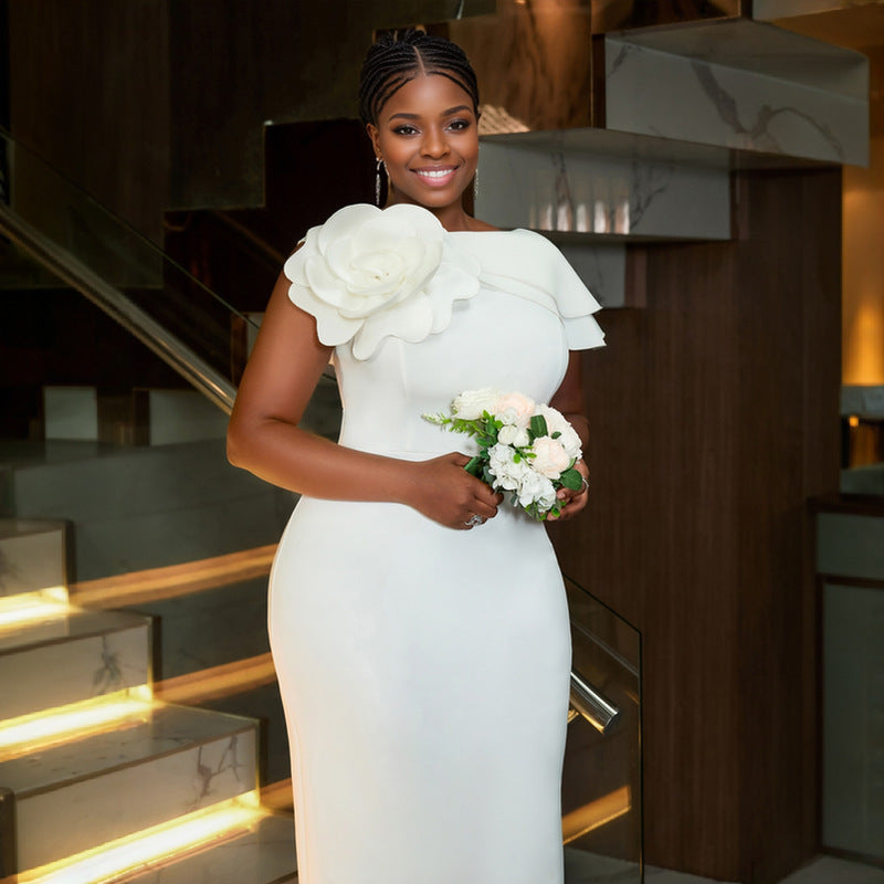 Damen elegantes Etuikleid mit floralem Akzent und Schulterdesign Echo Archiv