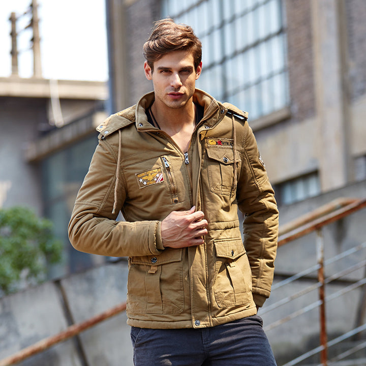Herren Fieldjacke im Utility‑Stil mit Kapuze, gesteppter Thermo‑Isolierung und Aufnäher – Taviero