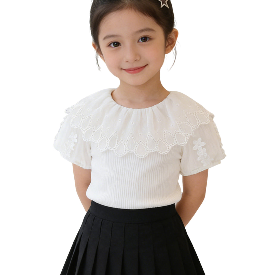 Mädchen modische Bluse mit voluminösem Tüllkragen und eleganten Details Echo Archiv