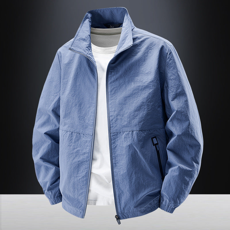 Herren Minimalistische Funktionsjacke mit Stehkragen, atmungsaktivem Meshfutter und wasserabweisenden Reißverschlüssen Echo Archiv