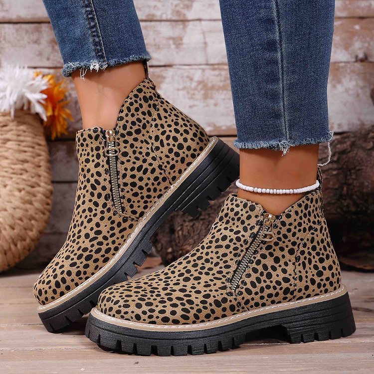 Damen Warme Chelsea-inspirierte Stiefelette mit seitlichem Reißverschluss und grober Profilsohle – Varelle