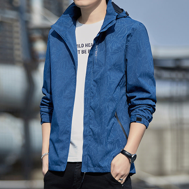 Herren leichte Kapuzen-Windjacke mit floralem Alloverprint, wasserabweisender Shell und elastischen Bündchen Echoarchiv