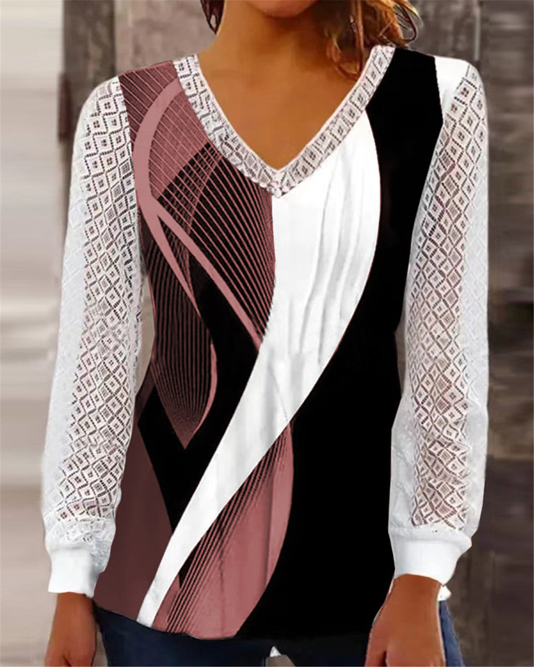 Damen V-Ausschnitt Bluse mit abstraktem Grafikprint und Spitzenärmeln Echo Archiv