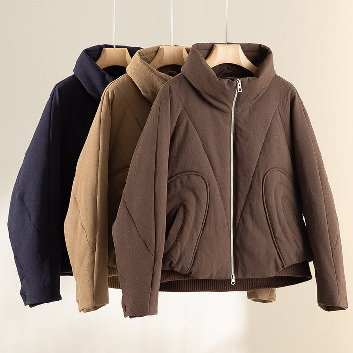 Damen Kurze gesteppte Steppjacke mit hohem Stehkragen und skulpturaler Nahtführung Echoarchiv